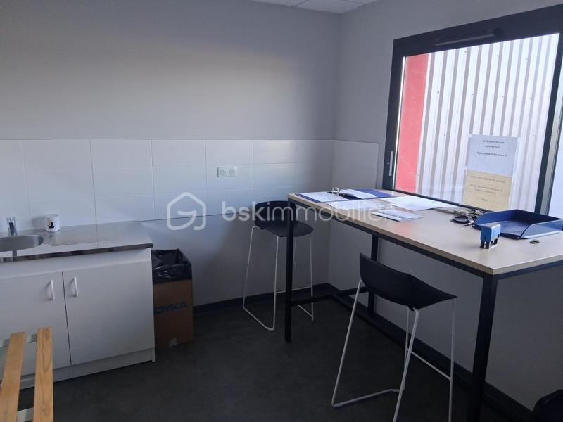 Local commercial - 4 279 m² - 5 pièces