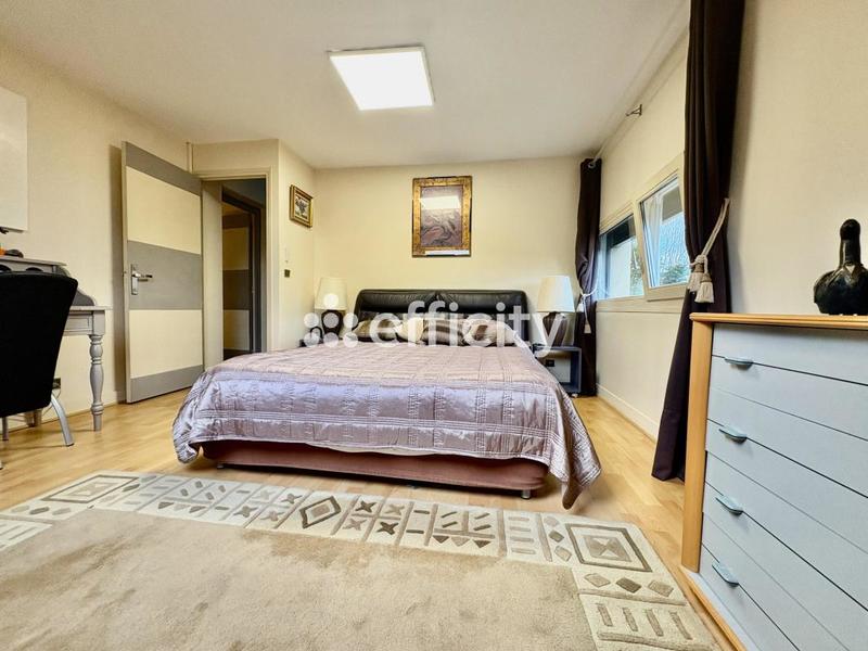 Maison - 205 m² - 7 pièces