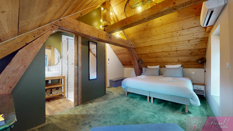 Local commercial - 180 m² - 6 pièces