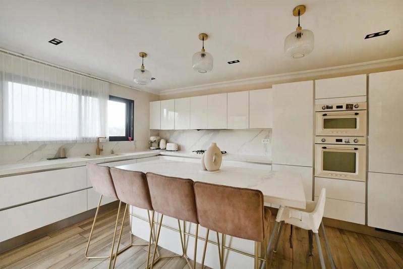 Maison - 139 m² - 5 pièces