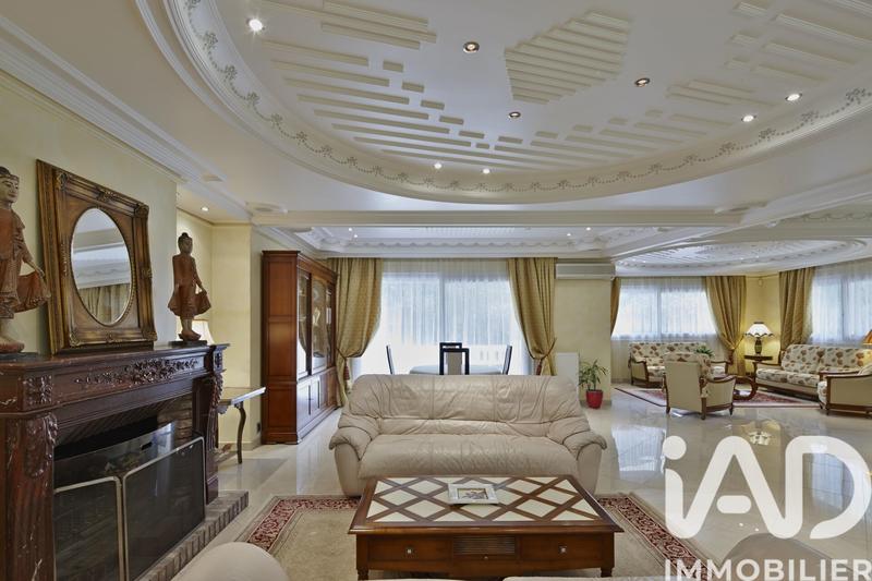 Maison - 296 m² - 10 pièces