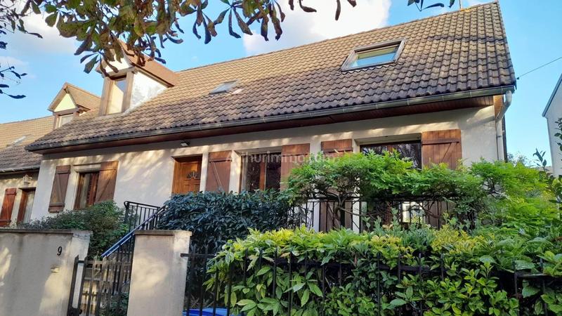 Maison - 121 m² - 6 pièces