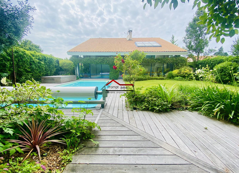 Villa - 250 m² - 6 pièces