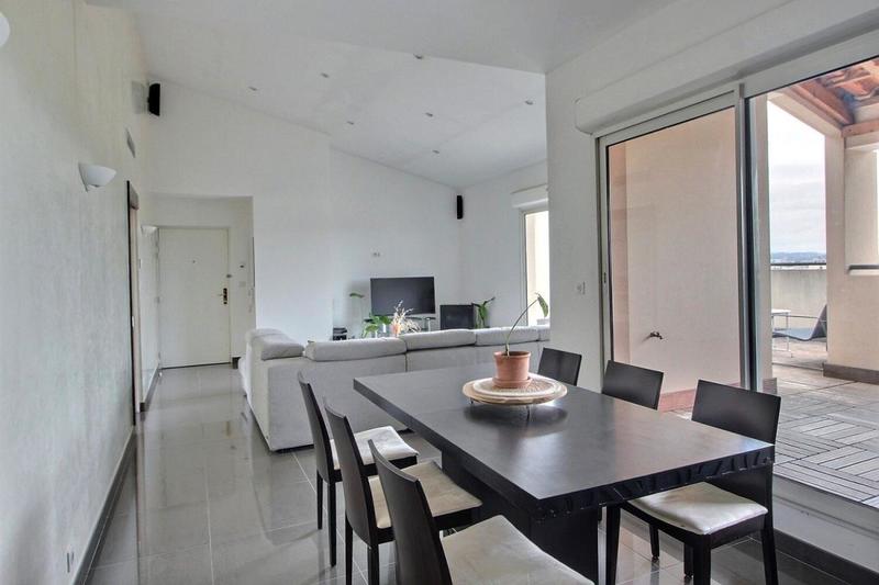 Appartement - 99 m² - 4 pièces