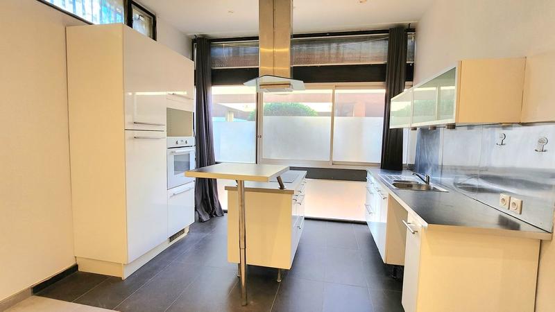 Appartement - 82 m² - 3 pièces