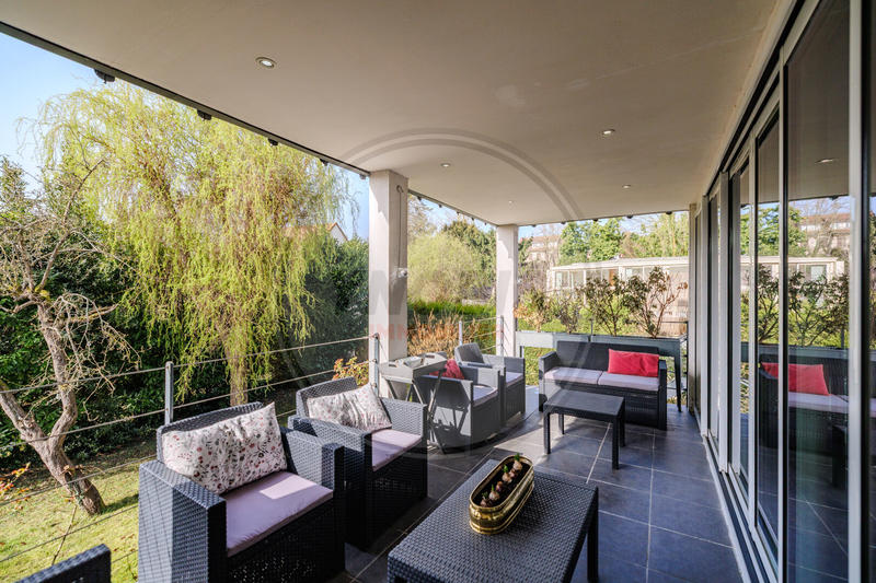 Maison - 268 m² - 11 pièces