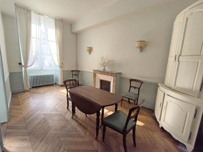 Maison - 324 m² - 8 pièces