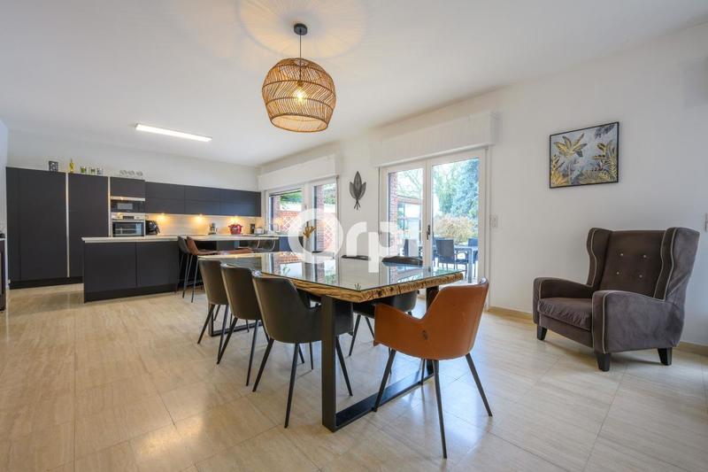 Maison - 250 m² - 6 pièces