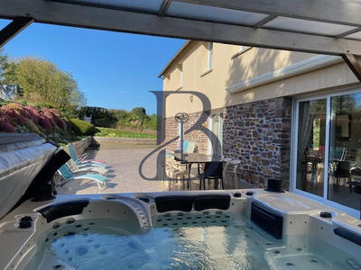 Maison - 223 m² - 8 pièces