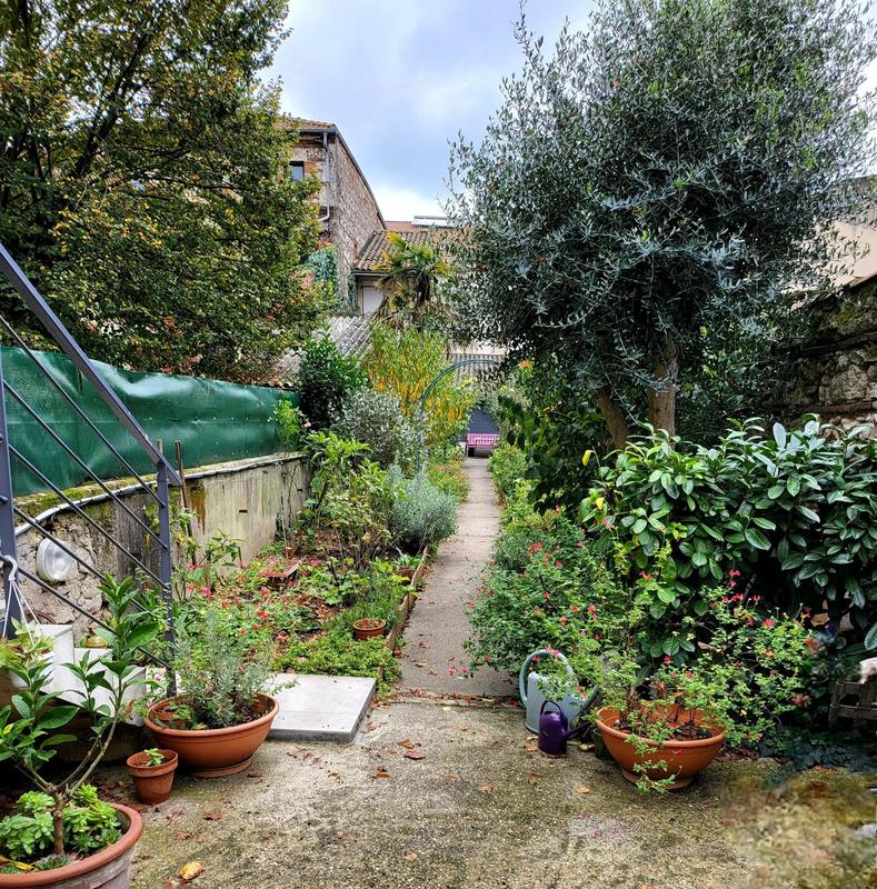 Maison - 241 m² - 5 pièces