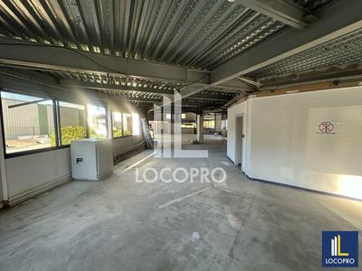 Local d'activité / Entrepôt - 817 m²