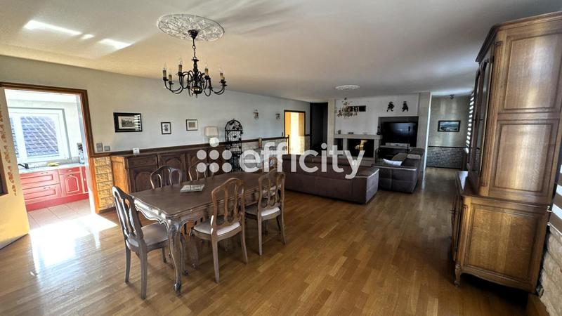 Maison - 255 m² - 7 pièces