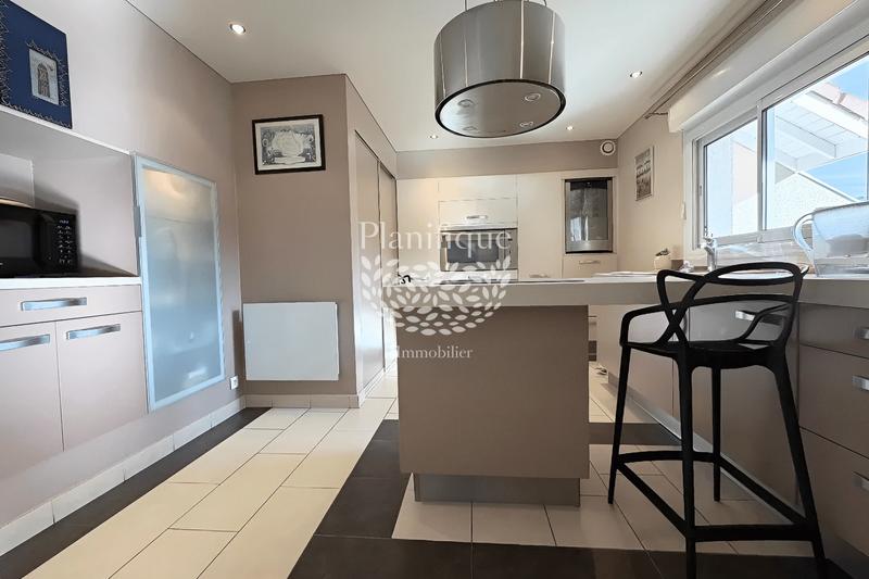 Appartement - 211 m² - 7 pièces