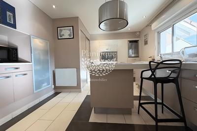 Appartement - 211 m² - 7 pièces