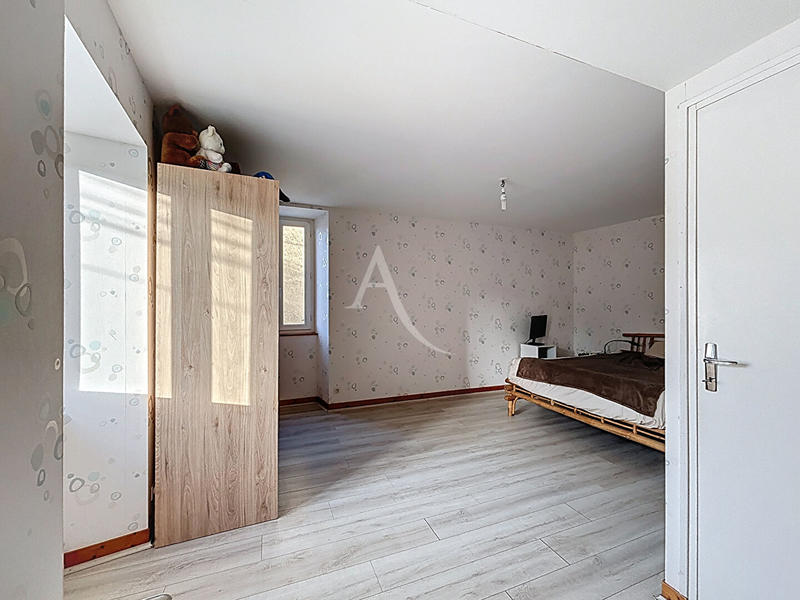 Maison - 213 m² - 8 pièces