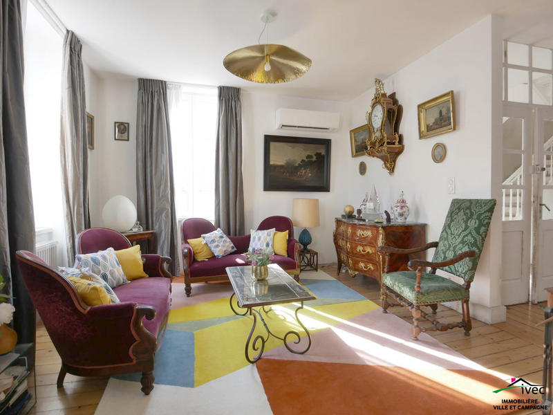 Maison - 329 m² - 14 pièces