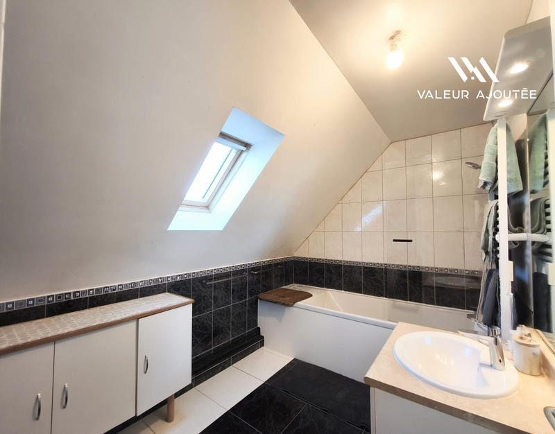 Maison traditionnelle - 109 m² - 6 pièces