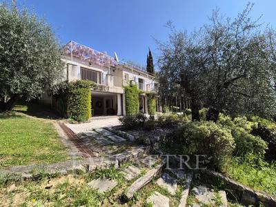 Maison - 222 m² - 8 pièces