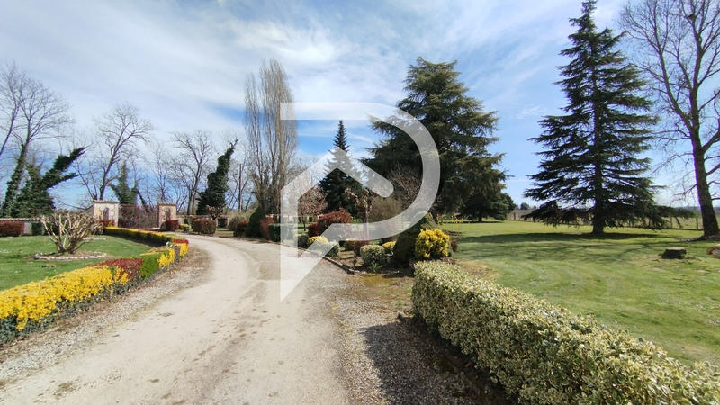 Maison - 650 m² - 17 pièces