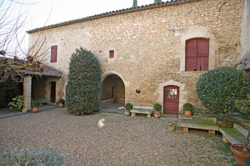 Propriété - 1 000 m² - 20 pièces