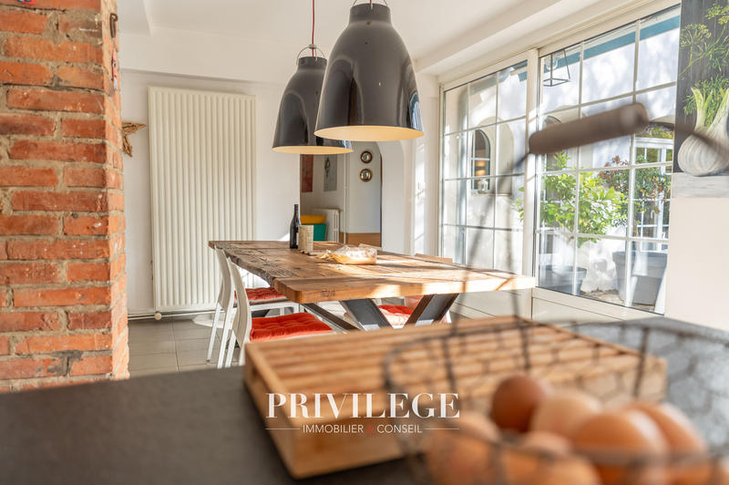 Maison - 310 m² - 9 pièces