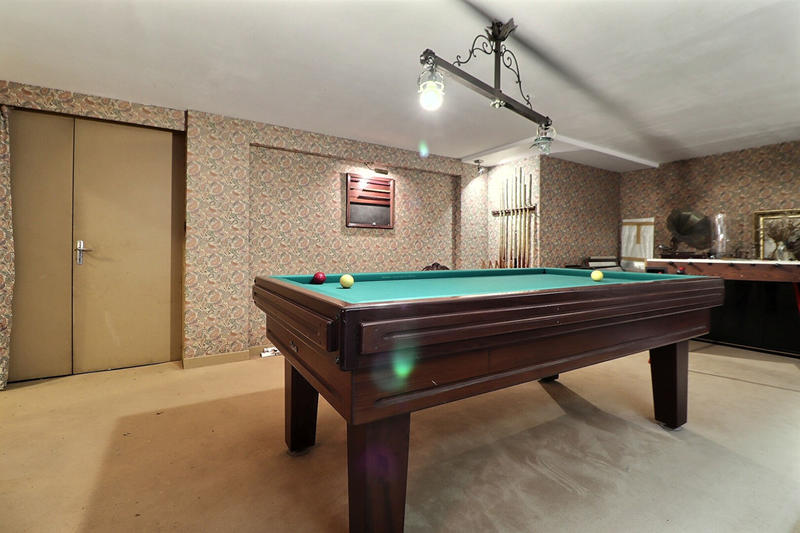 Maison - 255 m² - 8 pièces