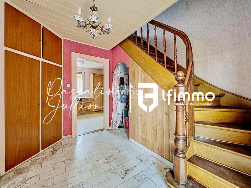 Maison - 167 m² - 9 pièces