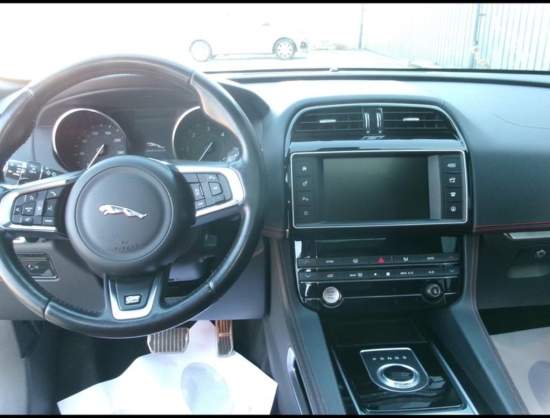 Jaguar F-Pace 2.0d Awd 180 R Sport Bva