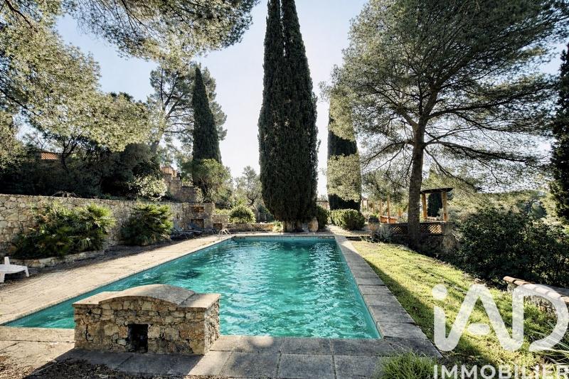 Maison - 292 m² - 11 pièces