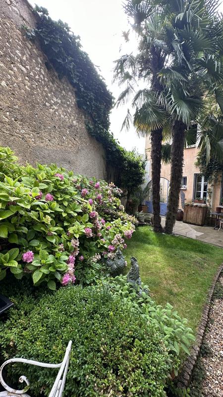 Maison - 185 m² - 8 pièces