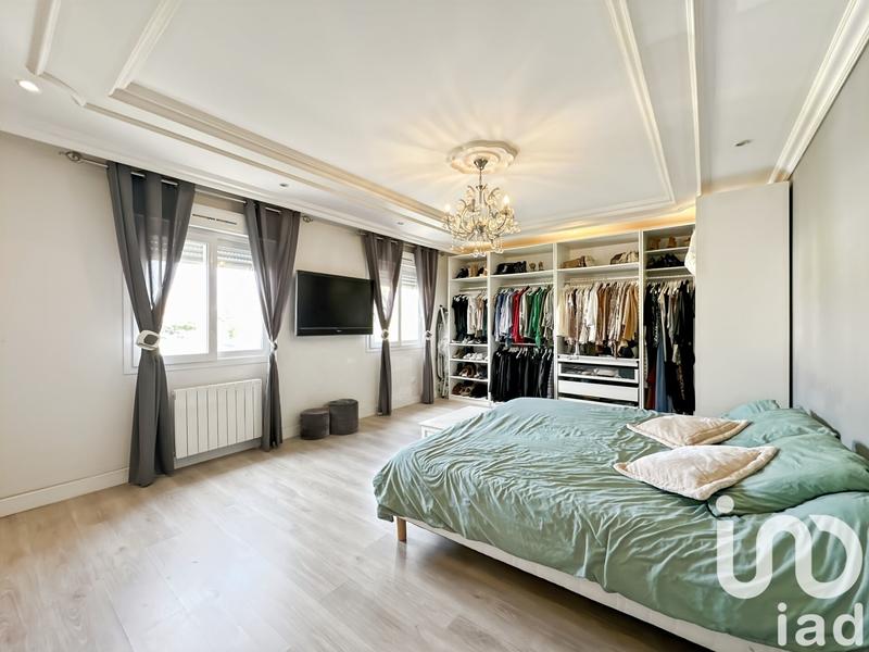 Maison - 180 m² - 7 pièces