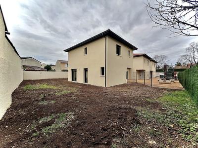 Maison - 96 m² - 4 pièces