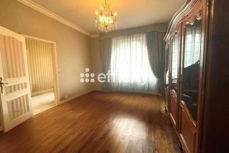 Maison - 265 m² - 8 pièces