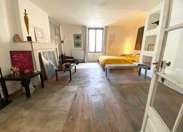 Maison traditionnelle - 300 m² - 8 pièces