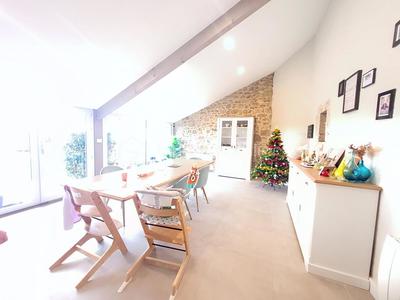 Maison en pierre - 191 m² - 7 pièces