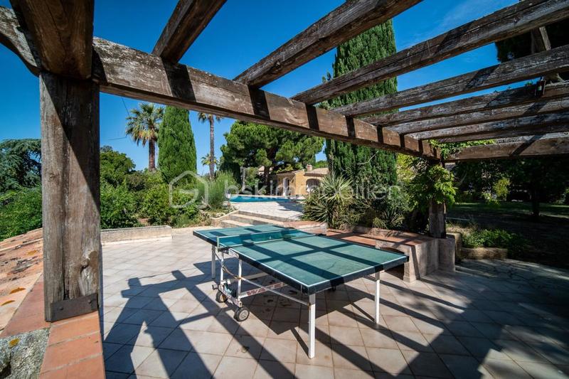 Propriété - 350 m² - 11 pièces