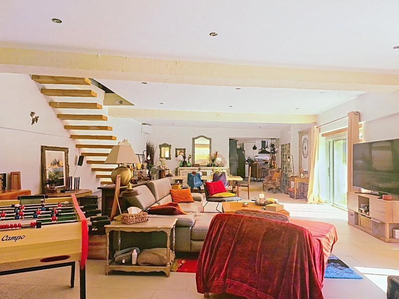 Maison - 467 m² - 13 pièces