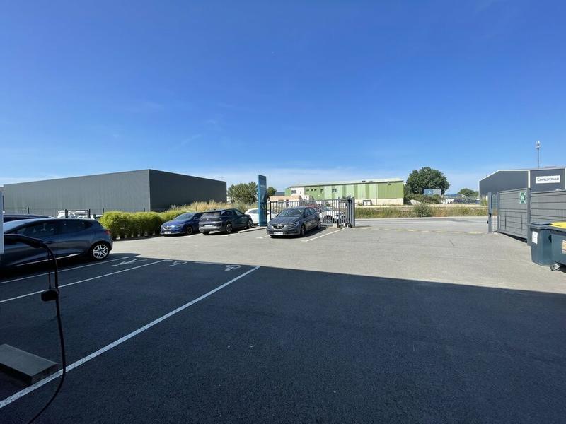 Local d'activité / Entrepôt - 590 m²