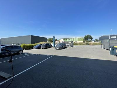 Local d'activité / Entrepôt - 590 m²
