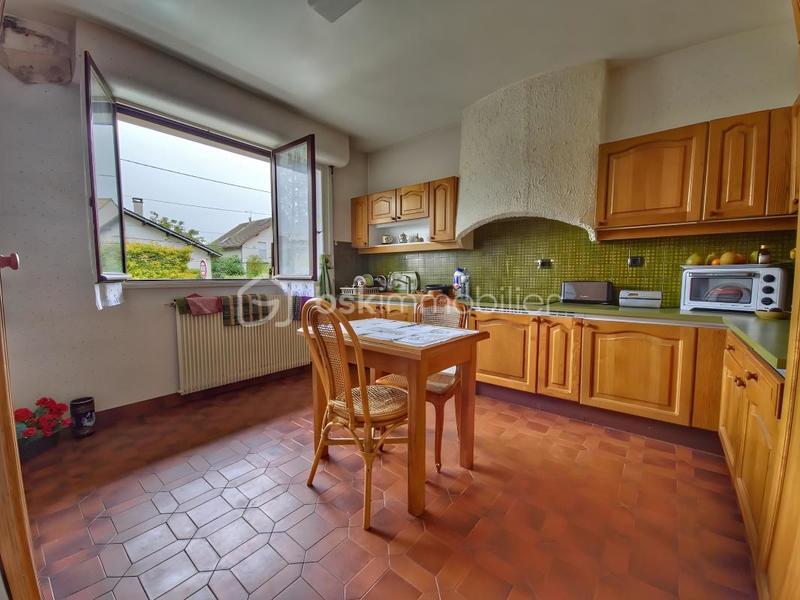 Maison - 210 m² - 7 pièces