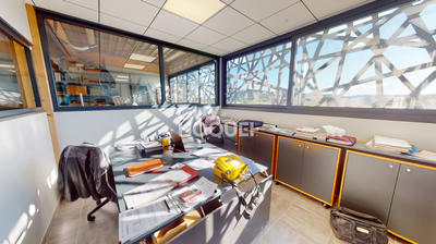 Local d'activité / Entrepôt - 121 m² - 7 pièces