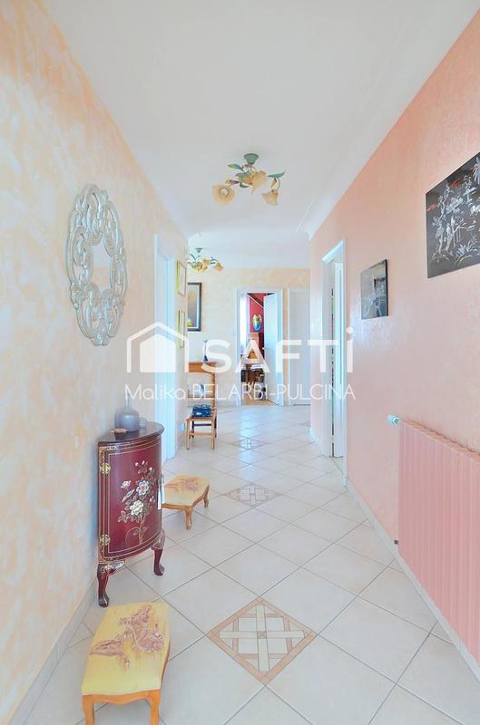 Villa - 208 m² - 9 pièces