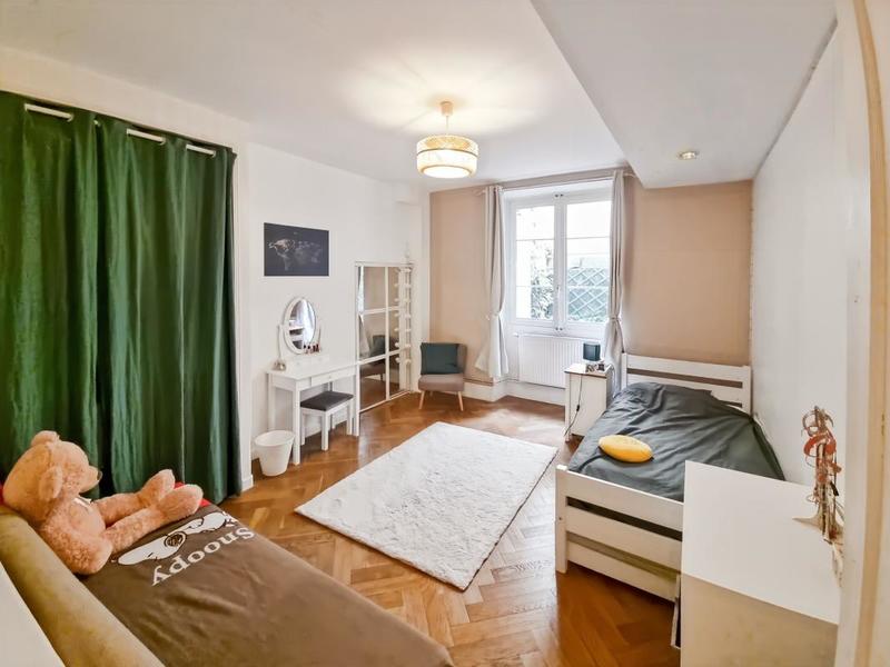 Appartement - 147 m² - 6 pièces