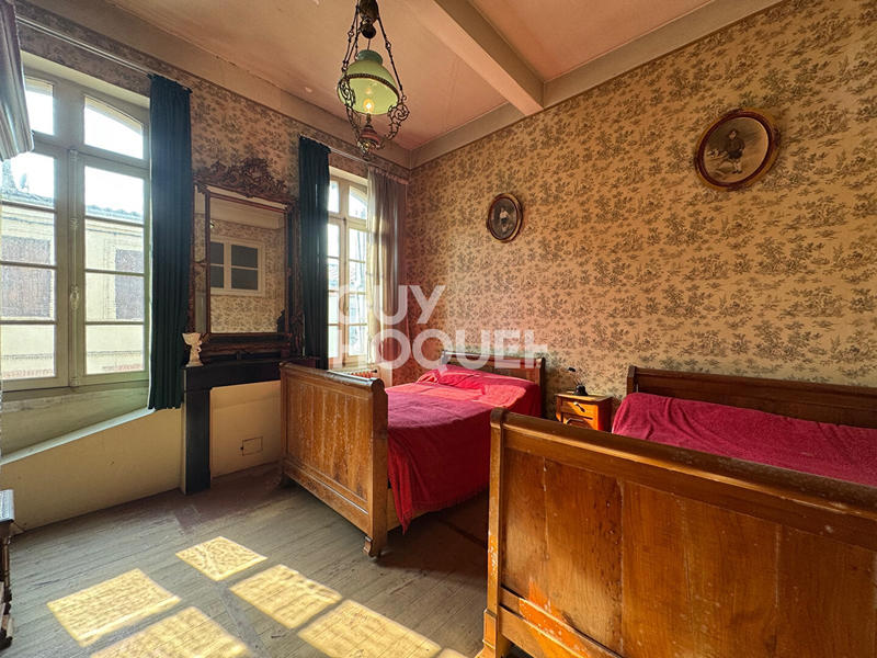 Maison - 212 m² - 8 pièces