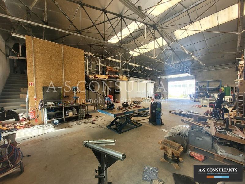Local d'activité / Entrepôt - 675 m²