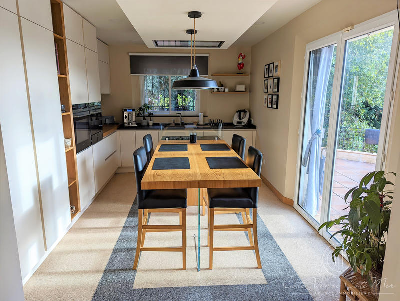 Maison - 234 m² - 8 pièces