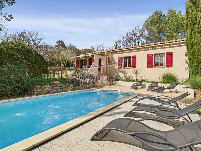 Villa - 100 m² - 5 pièces