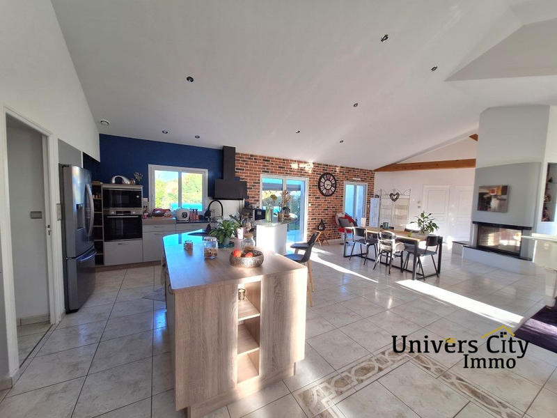 Maison - 178 m² - 8 pièces