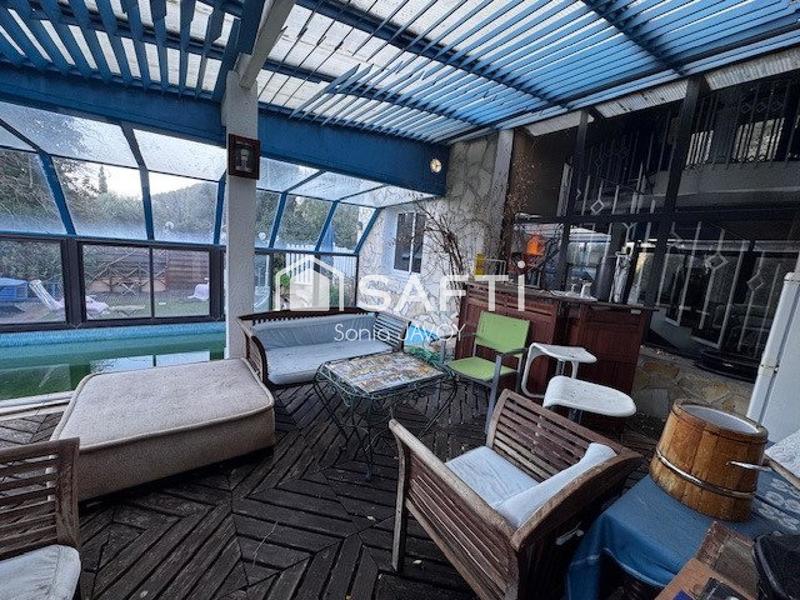 Villa - 304 m² - 8 pièces