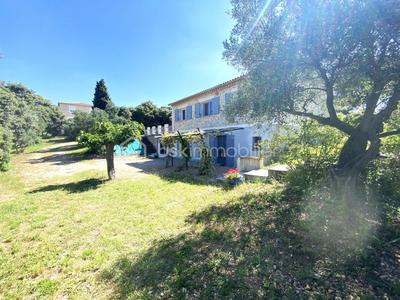 Propriété - 225 m² - 9 pièces